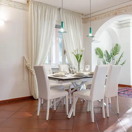 H11 Conchiglia Piscina - Garage * Castellaro (Liguria)