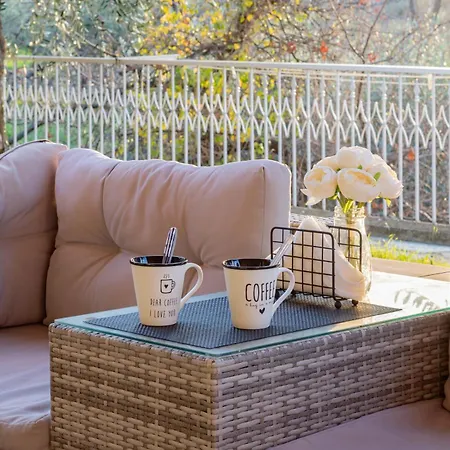 H11 Conchiglia Piscina - Garage Villa