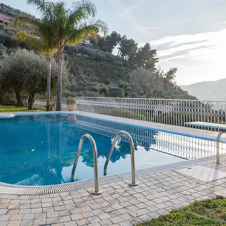 H11 Conchiglia Piscina - Garage Βίλα