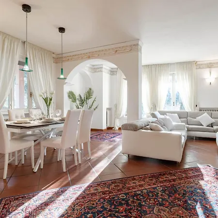 H11 Conchiglia Piscina - Garage Castellaro (Liguria)