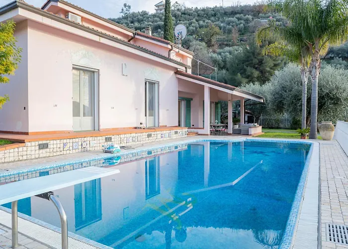H11 Conchiglia Piscina - Garage كاستيلارو