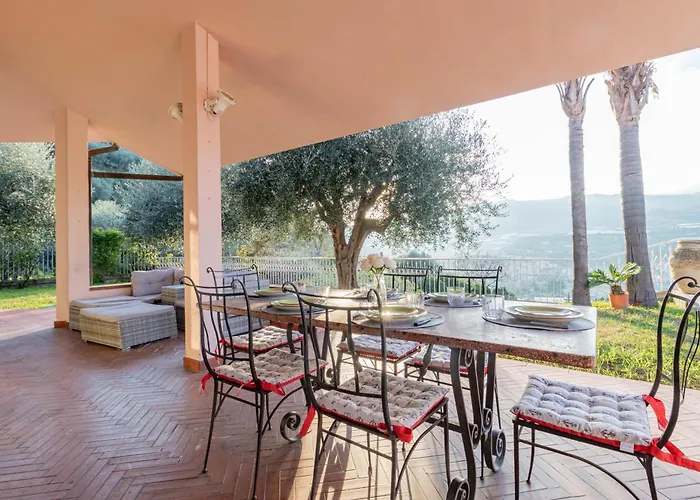 فيلة H11 Conchiglia Piscina - Garage كاستيلارو