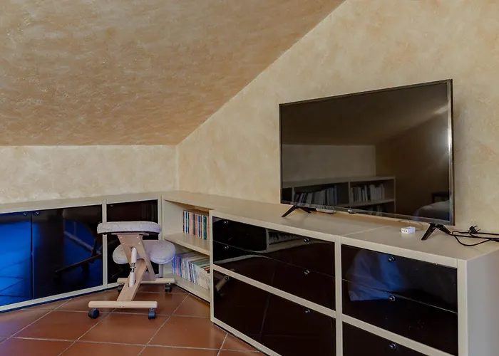 H11 Conchiglia Piscina - Garage كاستيلارو