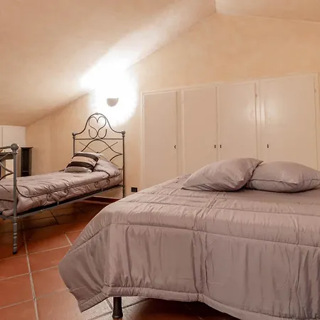 H11 Conchiglia Piscina - Garage Villa